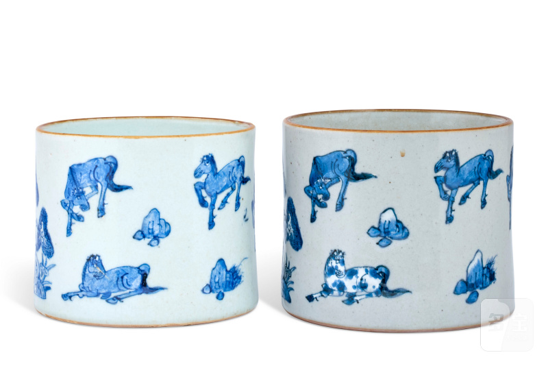 DEUX POTS À PINCEAUX EN PORCELAINE BLEU BLANC À DÉCOR DE CHEVAUX  CHINE, DYNASTIE QING (1644-1911) - 图3